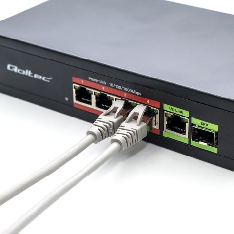 Qoltec Przełącznik sieciowy SWITCH FAST Ethernet PoE 4x RJ45 PoE 1x RJ45 Uplink 1x SFP | 65W | 1000 Mb