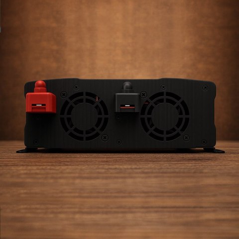 Qoltec Inteligentna profesjonalna ładowarka Monolith do akumulatorów LiFePO4 AGM GEL SLA | 80A | 12V | Szybkie ładowanie